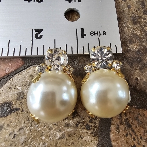 Vintage Les Bernard Gold Tone Large Faux Pearl & Rhinestone Clip-On Earrings - Picture 7 of 7